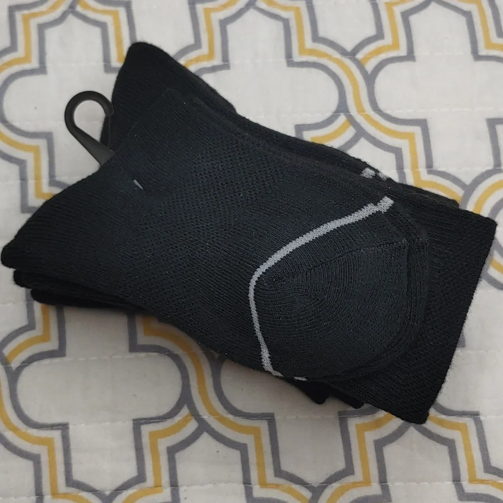 ๐ $5 CLEAR OUT: 4-Pairs NWOT Kid's Socks - Picture 3 of 5